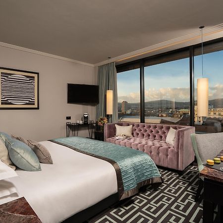 The Fitzwilliam Hotel Belfast Eksteriør bilde A bedroom at the hotel