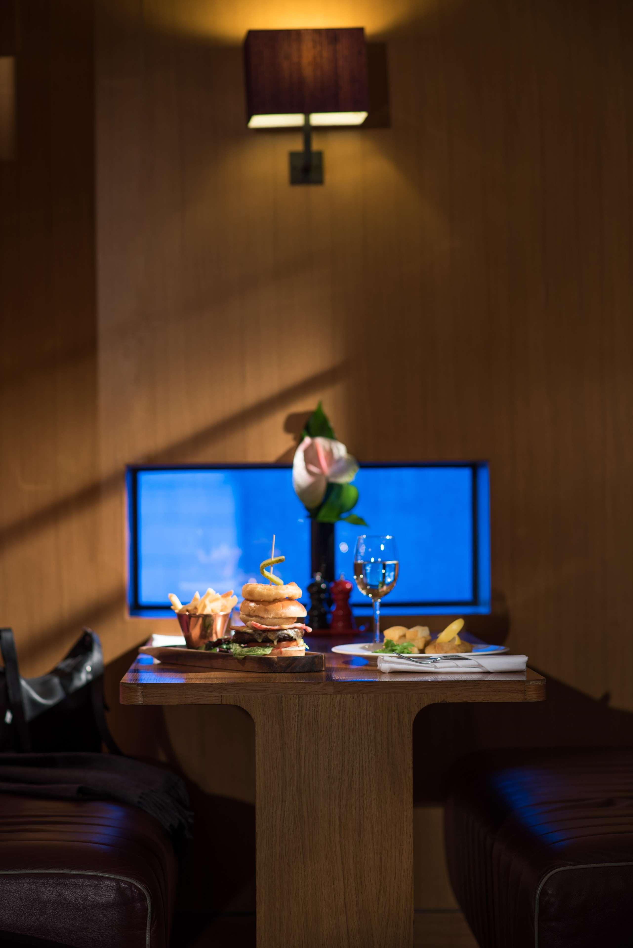 The Fitzwilliam Hotel Belfast Eksteriør bilde Room service