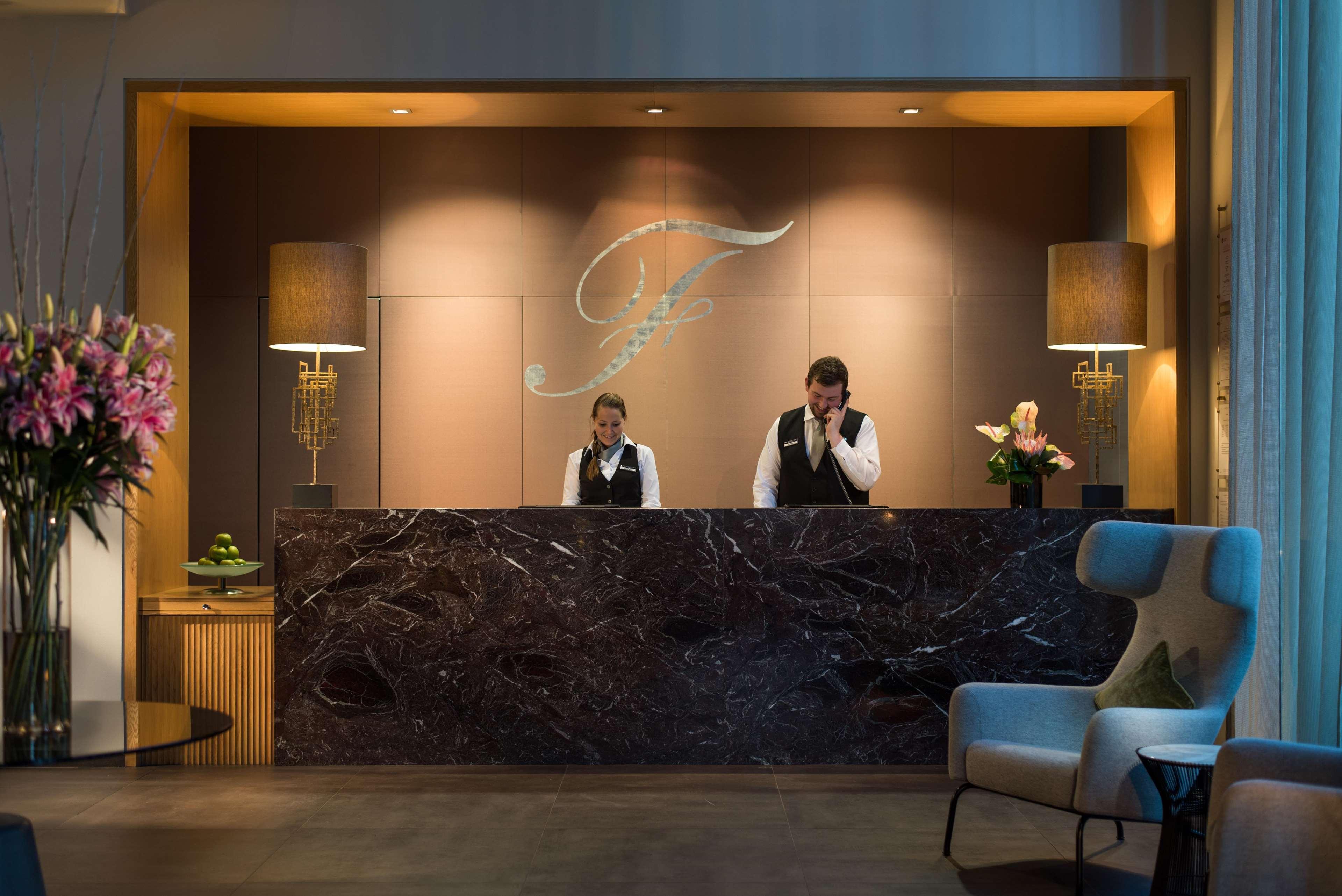 The Fitzwilliam Hotel Belfast Eksteriør bilde The hotel's lobby
