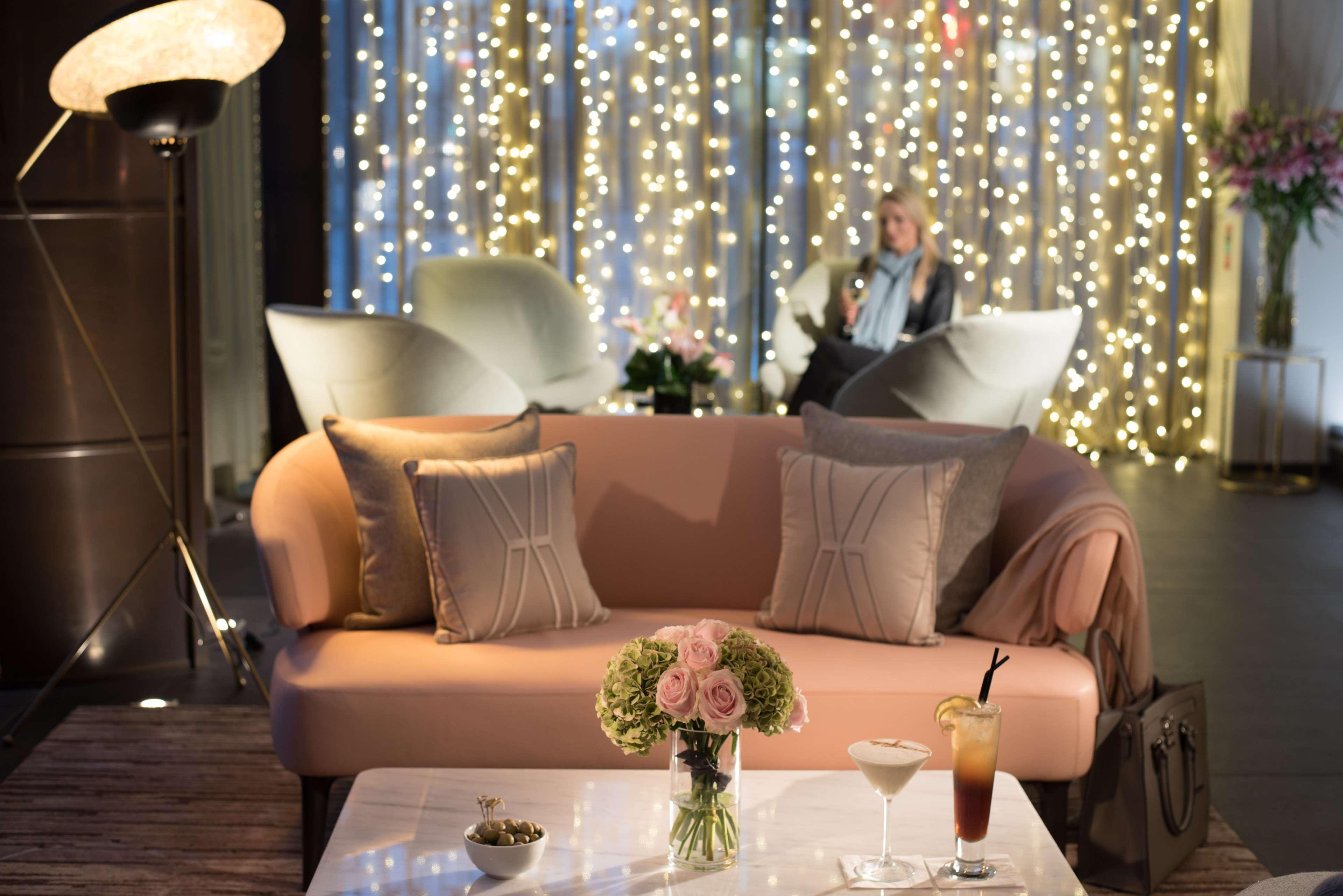 The Fitzwilliam Hotel Belfast Eksteriør bilde The Lounge at London Heathrow Airport