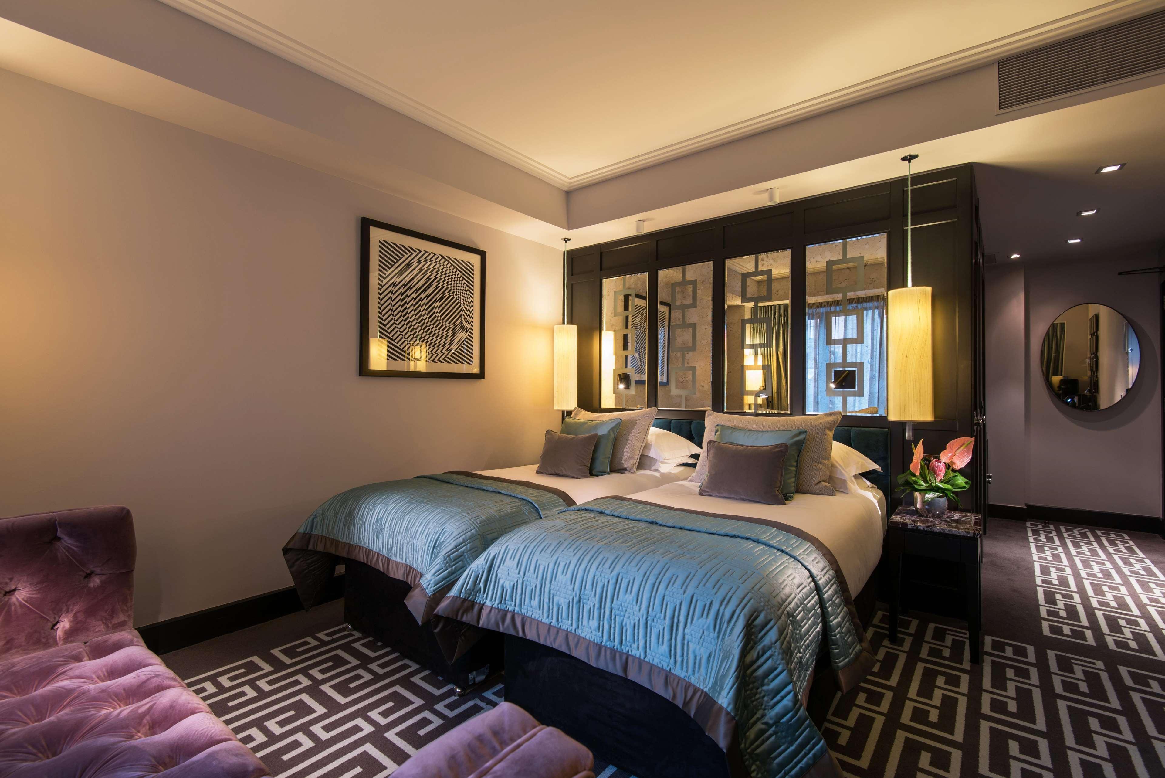 The Fitzwilliam Hotel Belfast Eksteriør bilde A room at the Mandarin Oriental London