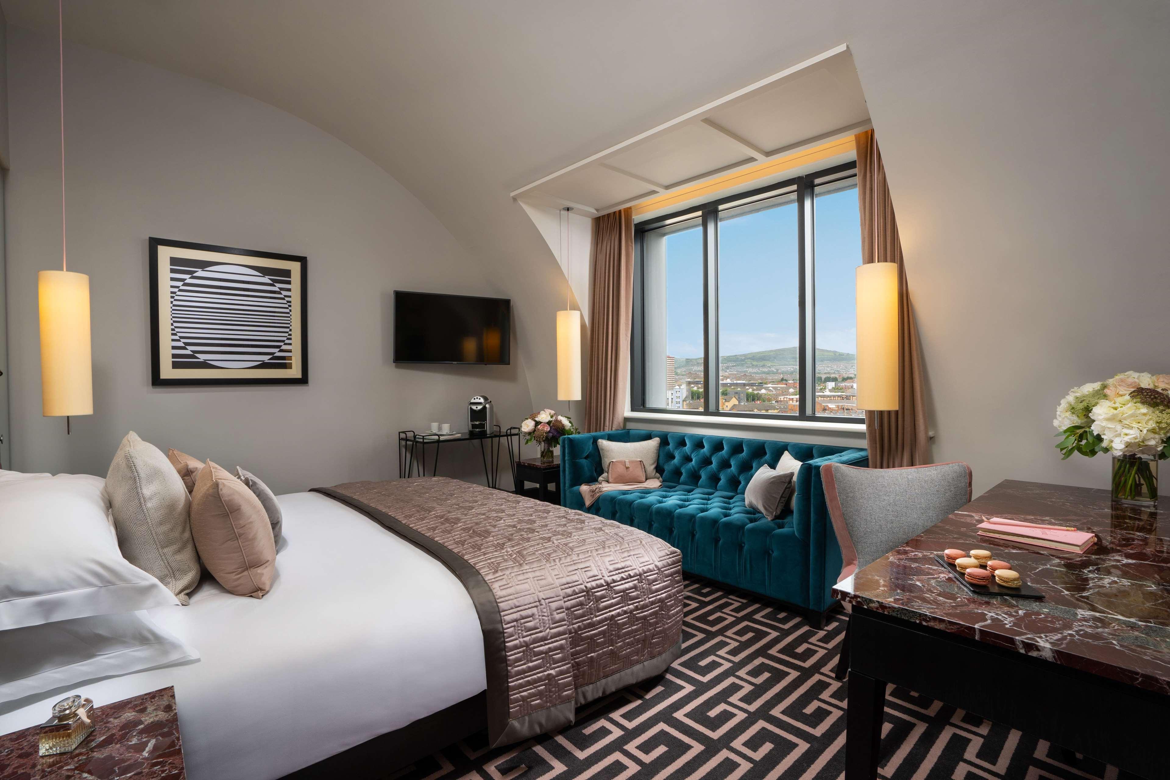 The Fitzwilliam Hotel Belfast Eksteriør bilde A suite at the hotel