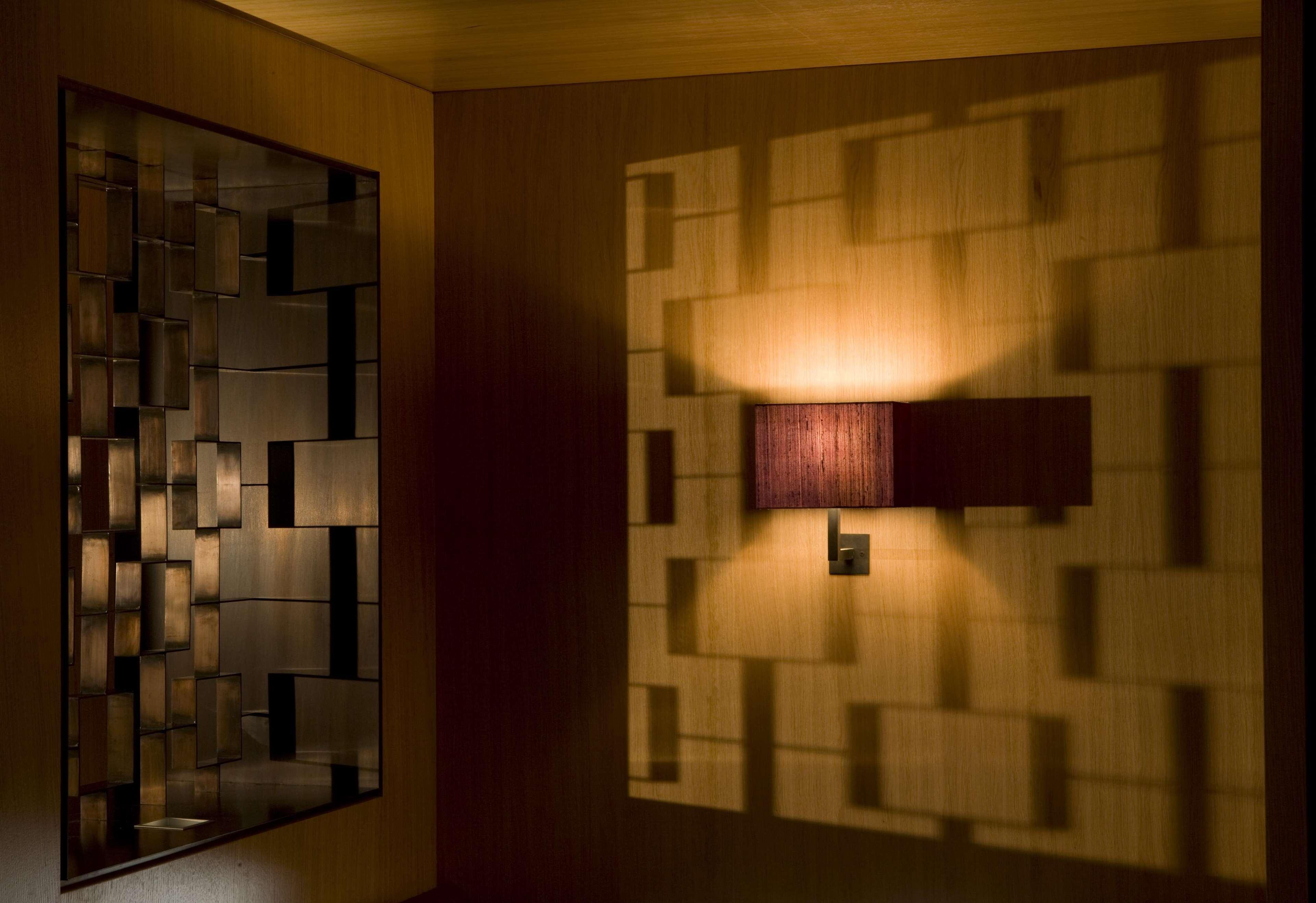 The Fitzwilliam Hotel Belfast Eksteriør bilde A wall light