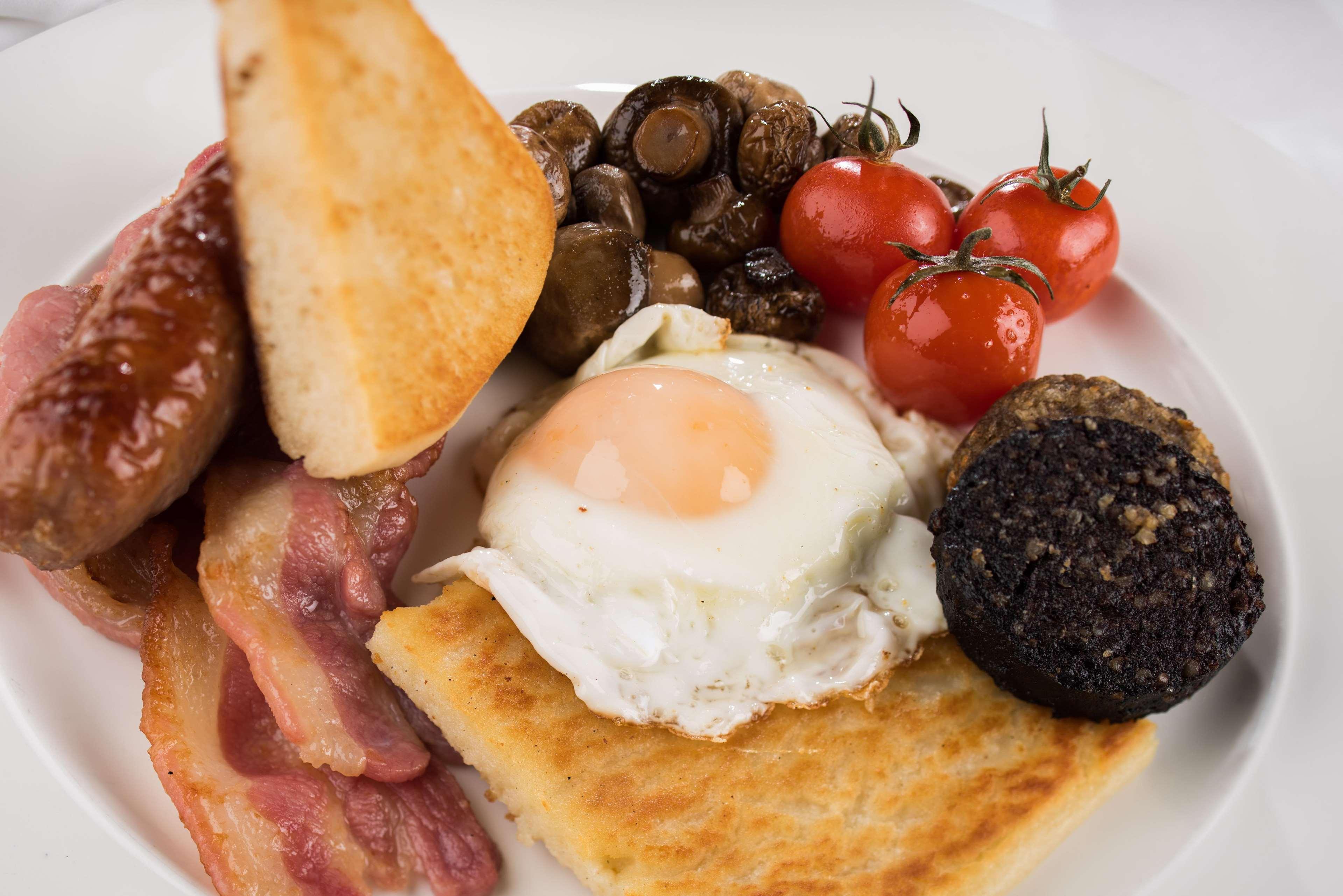 The Fitzwilliam Hotel Belfast Eksteriør bilde A Scottish breakfast