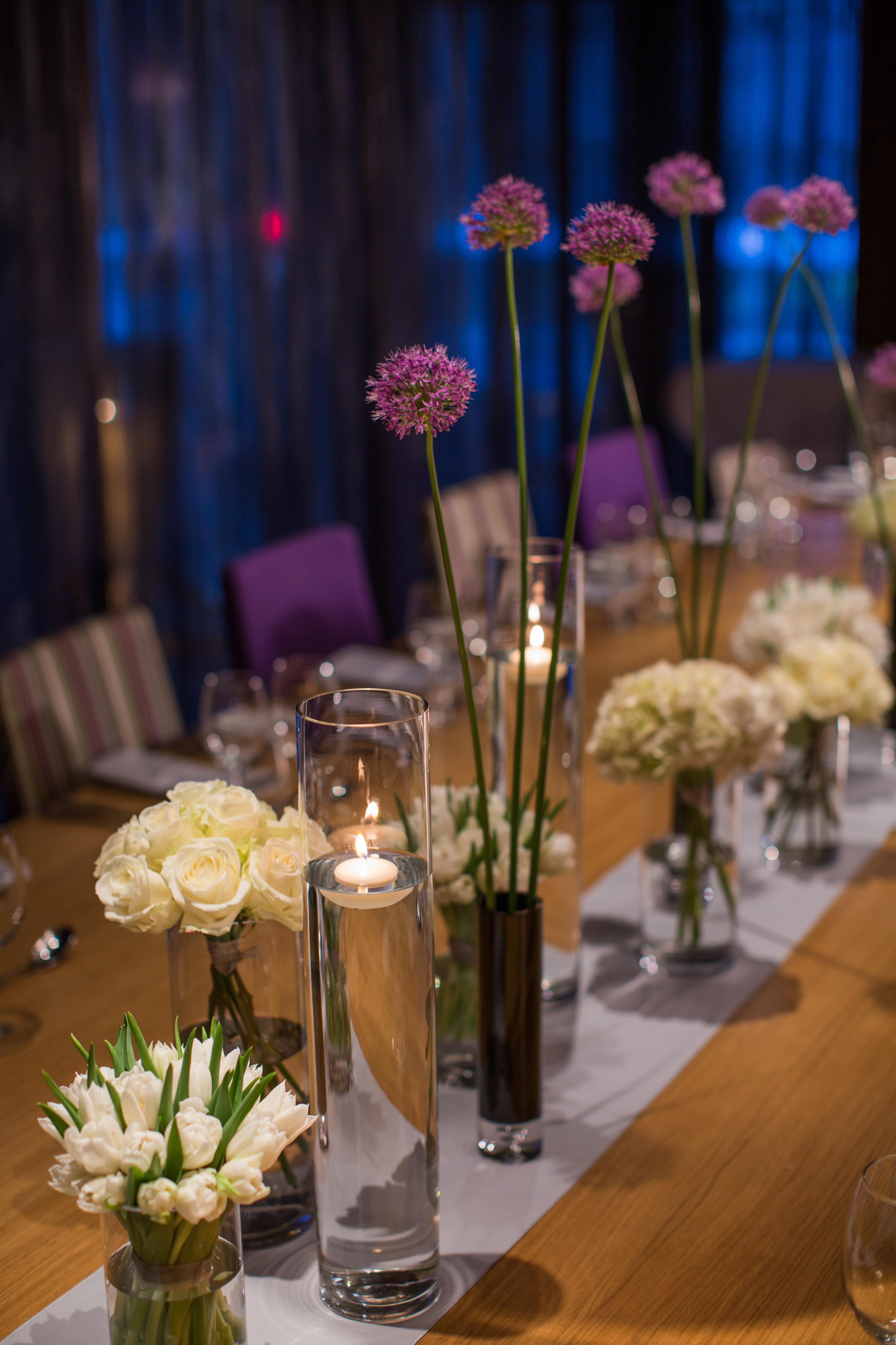 The Fitzwilliam Hotel Belfast Eksteriør bilde A table decorated with flowers and candles