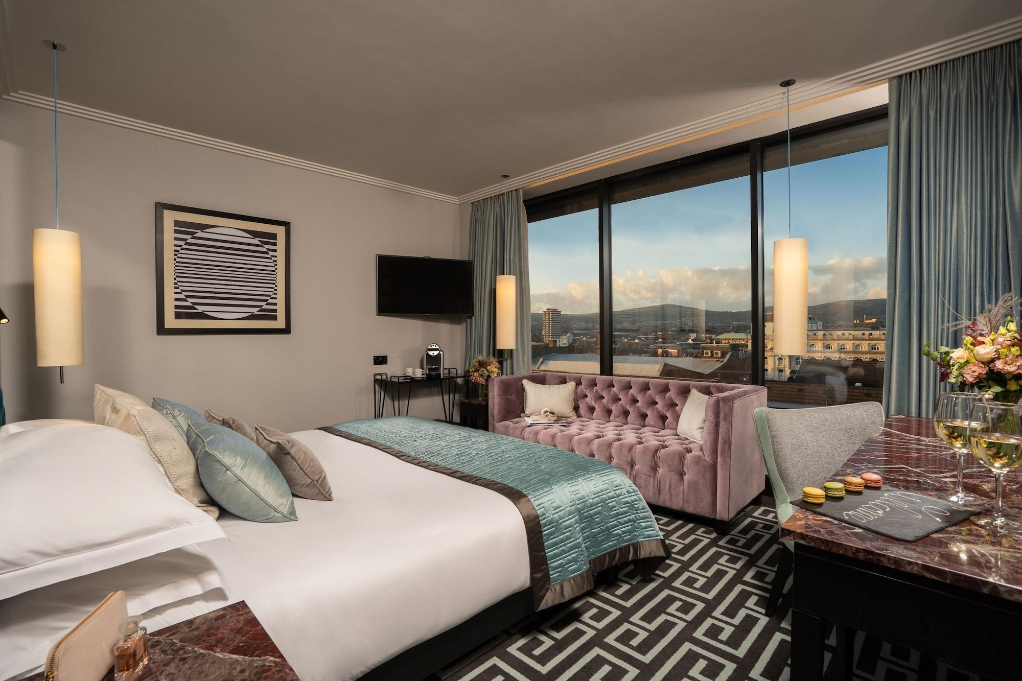 The Fitzwilliam Hotel Belfast Eksteriør bilde A bedroom at the hotel